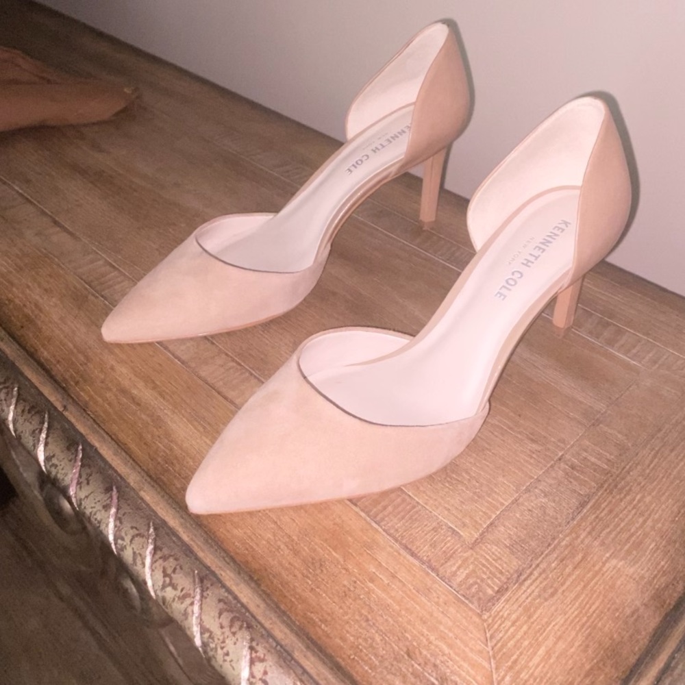 Kenneth Cole 3” pumps